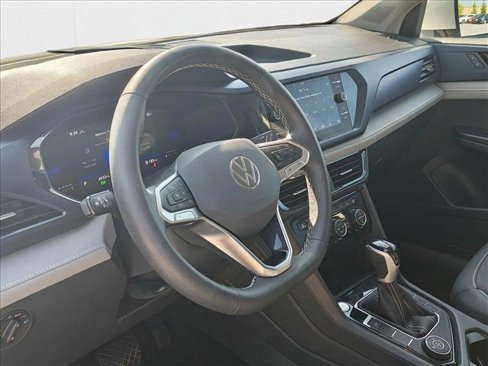 Certified 2024 Volkswagen Taos SE image 9