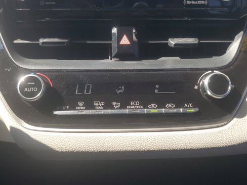Used 2021 Toyota Corolla LE image 27