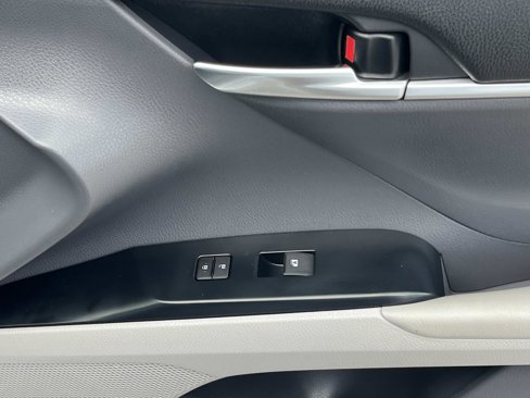 Certified 2019 Toyota Camry LE image 28