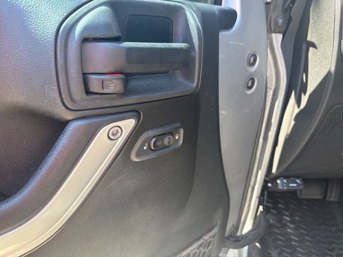 Used 2015 Jeep Wrangler Unlimited Sahara w/ Connectivity Group image 22