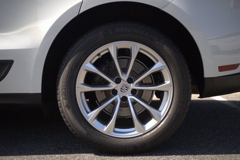 Certified 2023 Porsche Macan image 16