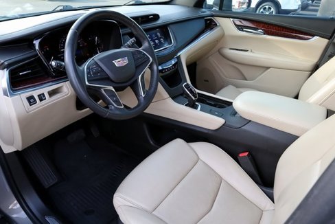 Used 2018 Cadillac XT5 Luxury image 3