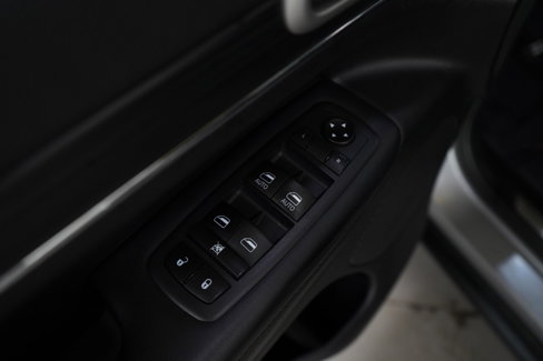 Used 2020 Jeep Grand Cherokee Limited w/ Luxury Group II image 24