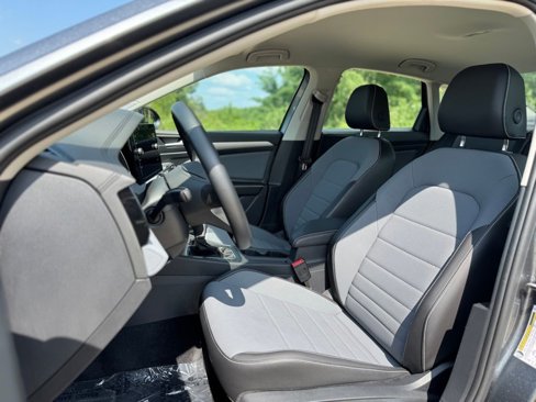Used 2025 Volkswagen Jetta SE image 5