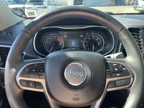 Used 2019 Jeep Cherokee Limited w/ Luxury Group image 28
