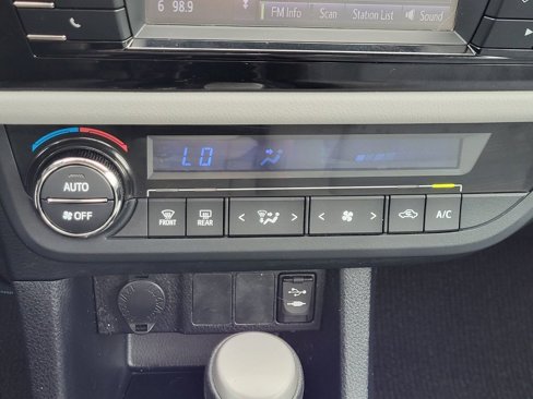 Used 2016 Toyota Corolla image 28