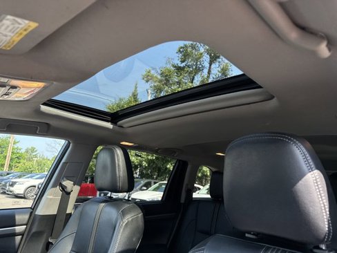 Used 2017 Toyota Highlander SE image 7