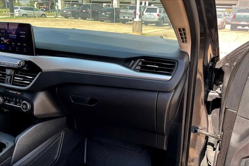 Used 2020 Ford Escape SE image 16