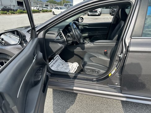Used 2023 Toyota Camry SE image 9