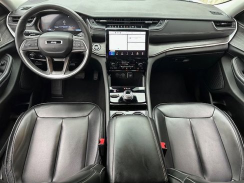 Used 2023 Jeep Grand Cherokee Limited w/ Black Appearance Package image 19