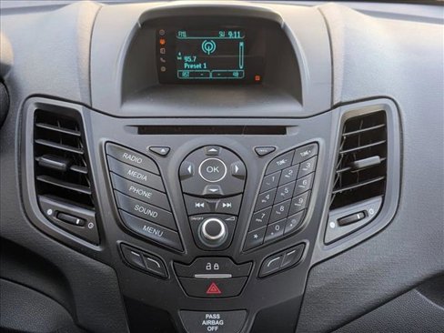 Used 2016 Ford Fiesta SE image 6
