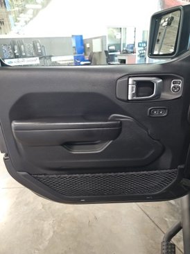 Used 2021 Jeep Gladiator Sport image 11