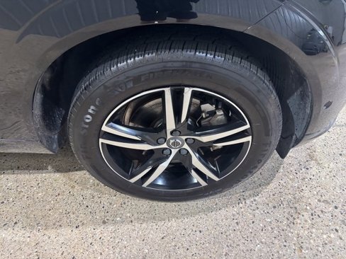 Used 2018 Volvo XC60 T6 R-Design w/ Convenience Package image 10