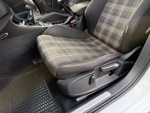 Used 2018 Volkswagen GTI SE image 24