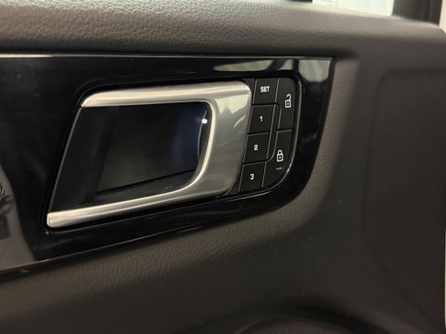 Certified 2022 Porsche Cayenne Coupe image 9