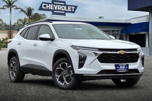 New 2025 Chevrolet Trax LT image 2