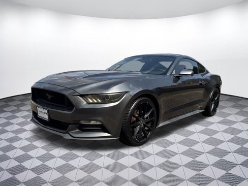 Used 2016 Ford Mustang Coupe image 7