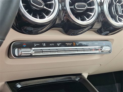 Used 2022 Mercedes-Benz GLB 250 4MATIC image 17