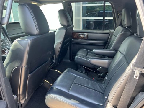 Used 2017 Lincoln Navigator Select image 24