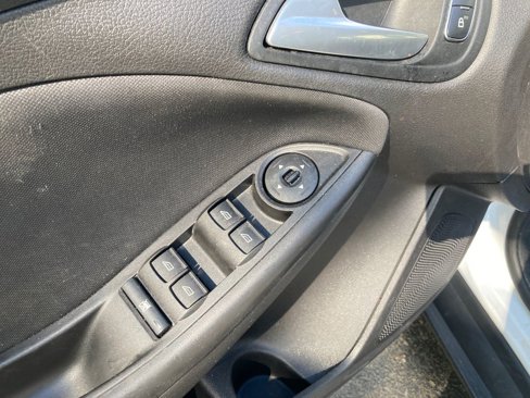 Used 2017 Ford Focus SE w/ Cold Weather Package image 14