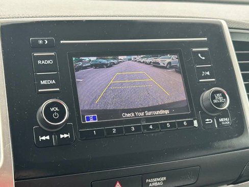 Used 2019 Honda Pilot LX image 3