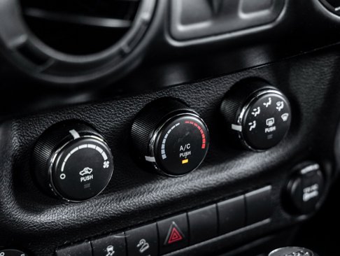 Used 2018 Jeep Wrangler Sport image 25