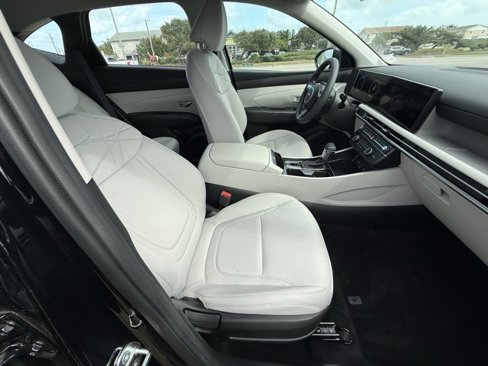Used 2025 Hyundai Tucson SE image 10