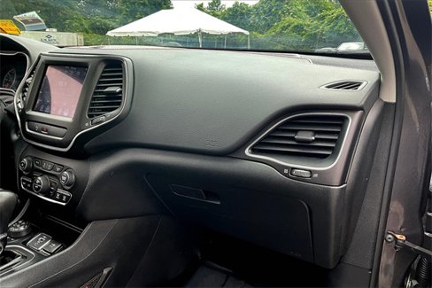 Used 2020 Jeep Cherokee Trailhawk image 26