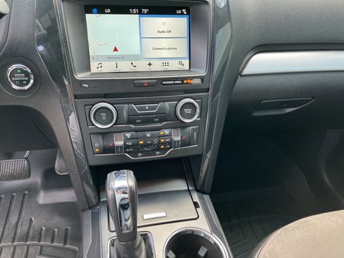 Used 2017 Ford Explorer XLT w/ Equipment Group 202A image 12