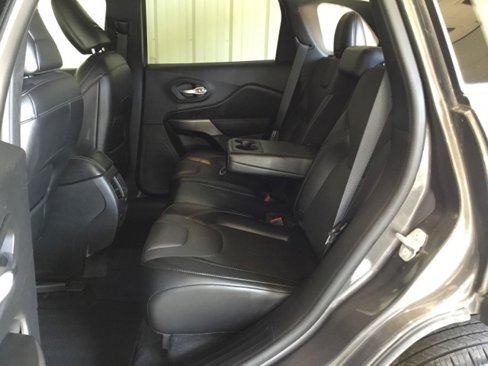 Used 2019 Jeep Cherokee Limited image 41
