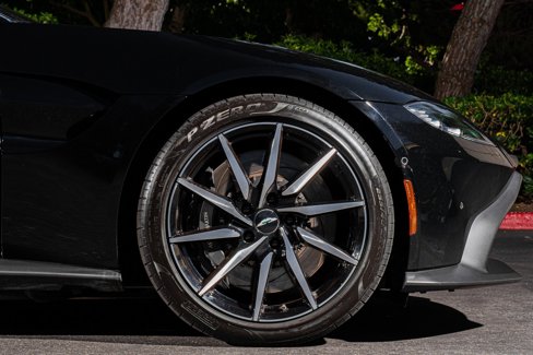 Used 2020 Aston Martin V8 Vantage Coupe image 17