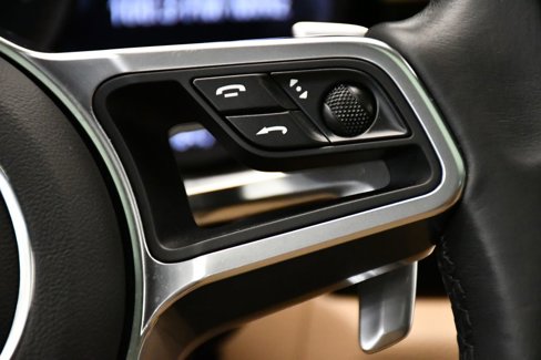 Certified 2021 Porsche Macan image 28