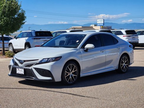 Used 2022 Toyota Camry SE image 5