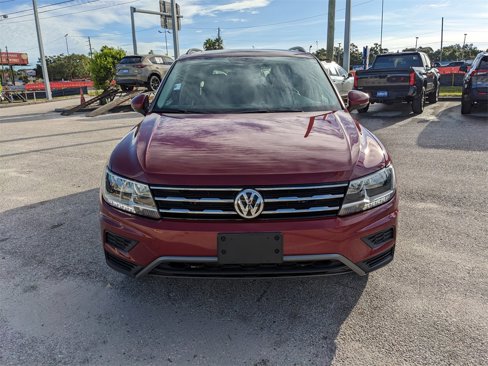 Used 2020 Volkswagen Tiguan SE w/ Panoramic Sunroof Package image 9