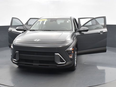 Certified 2025 Hyundai Kona SE image 30