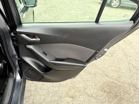 Used 2015 MAZDA MAZDA3 i Touring image 38
