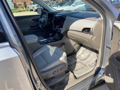 Used 2018 Chevrolet Traverse LT image 11