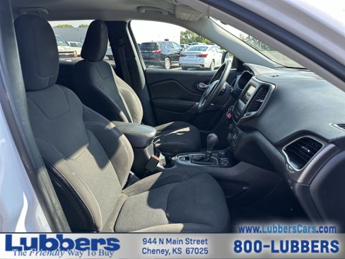 Used 2019 Jeep Cherokee Latitude w/ Popular Appearance Group image 19