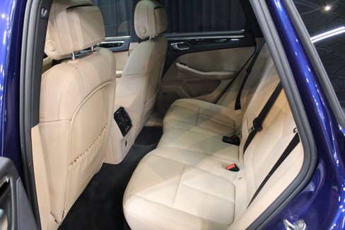 Used 2025 Porsche Macan image 21