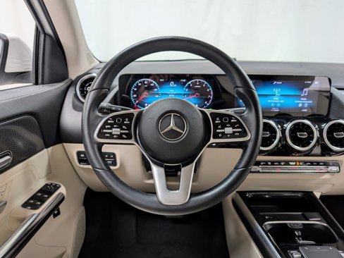 Used 2022 Mercedes-Benz GLA 250 4MATIC w/ Premium Package image 2