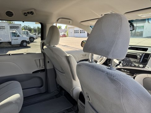 Used 2012 Toyota Sienna LE image 18