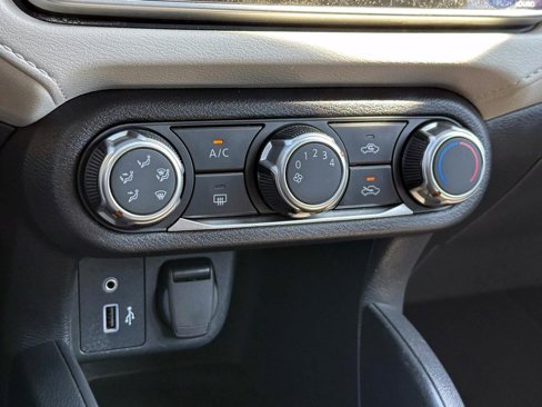 Certified 2022 Nissan Versa SV w/ Trunk Package image 28