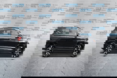 Used 2024 Volkswagen Taos SE image 4