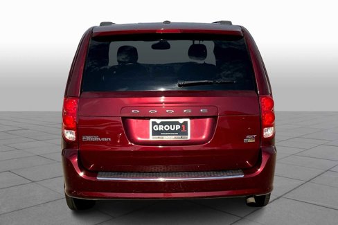 Used 2017 Dodge Grand Caravan SXT image 4