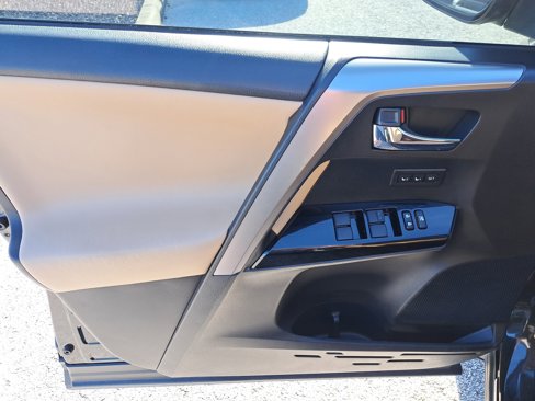 Used 2016 Toyota RAV4 Limited image 14