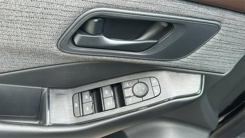 Used 2023 Nissan Rogue S image 15