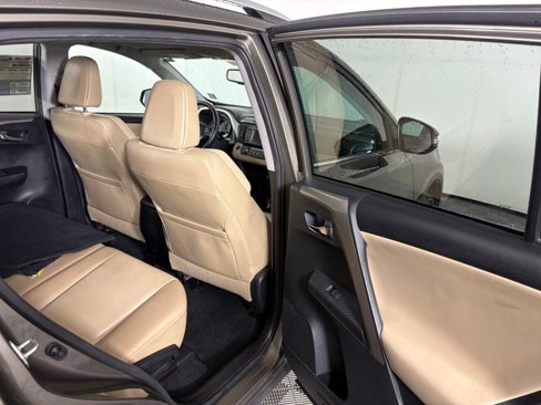 Used 2014 Toyota RAV4 Limited image 30