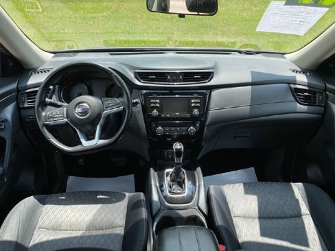 Used 2017 Nissan Rogue SV image 7