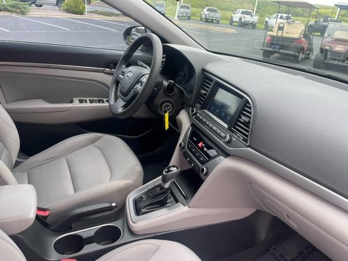 Used 2017 Hyundai Elantra SE image 9