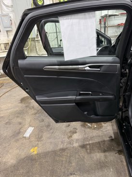 Used 2017 Ford Fusion SE w/ Fusion SE Technology Package image 19
